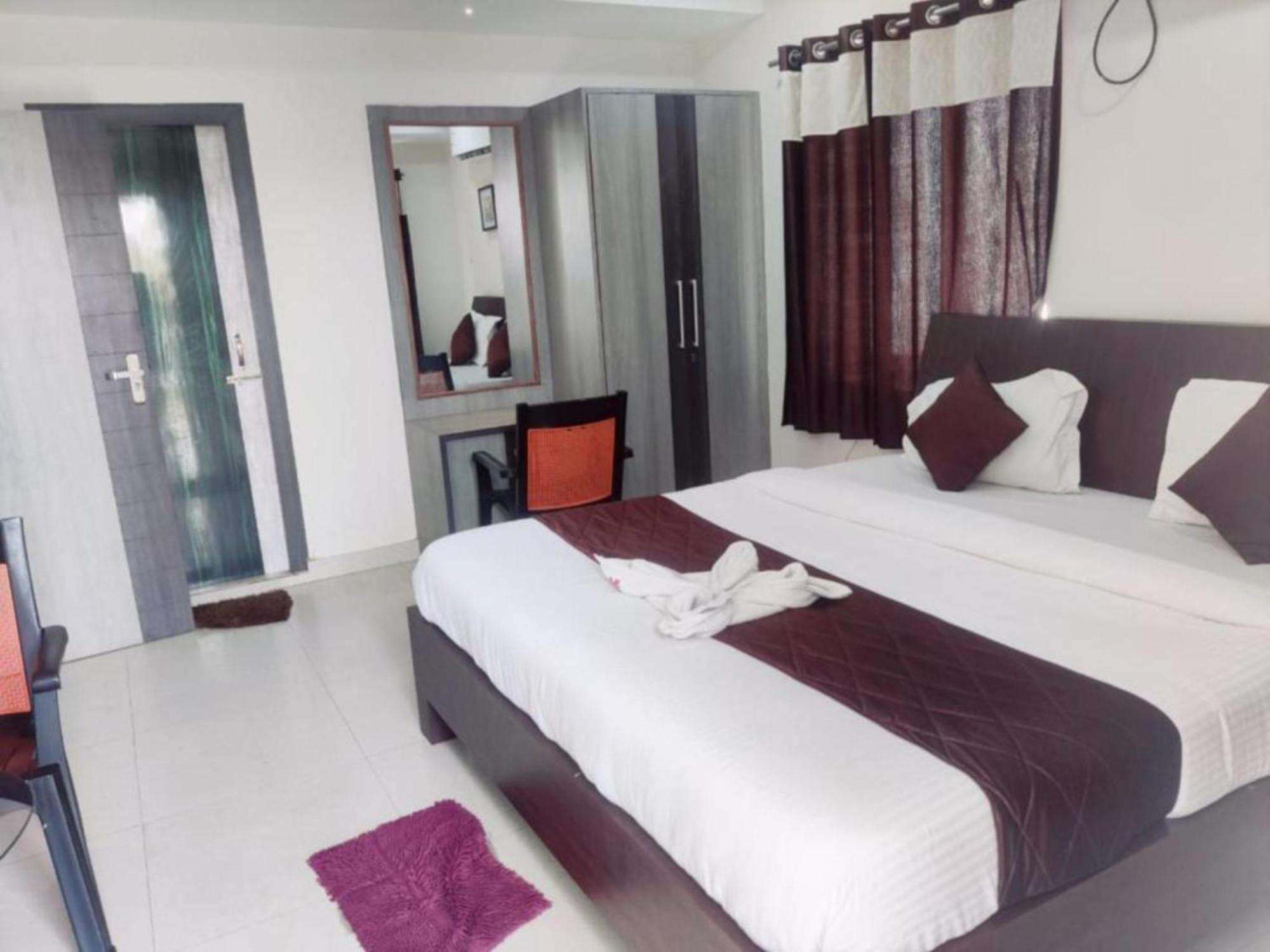 Shivangi Hotel 4*